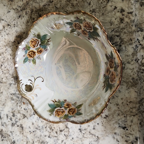 Final Price/Rare Scalloped Iridescent Yellow Rose Bowl - Picture 1 of 4